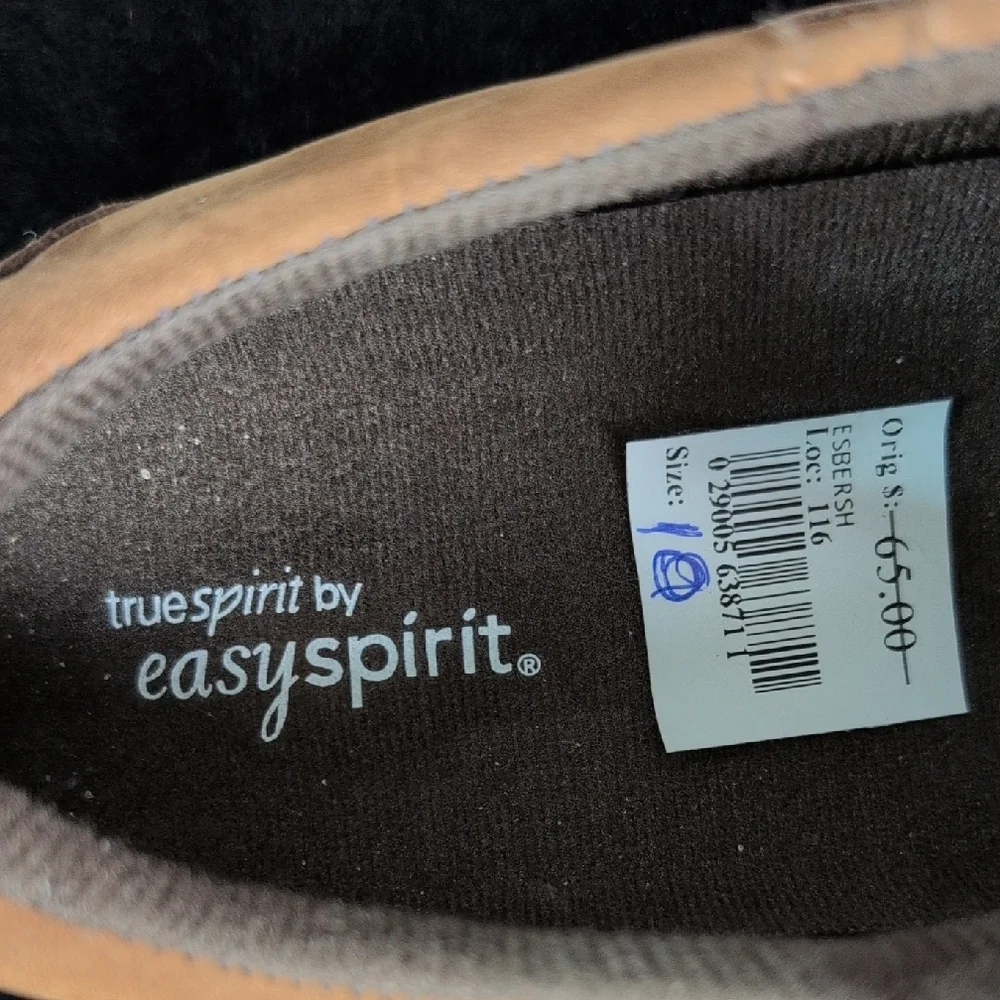 Easy Spirit Brown‎ Shoes with Suede Finish and Lace-Up Design. New. Size 10.